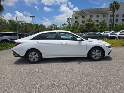New 2026 Hyundai Elantra SE FWD image 8