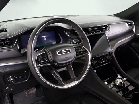 Used 2023 Jeep Grand Cherokee Overland image 29