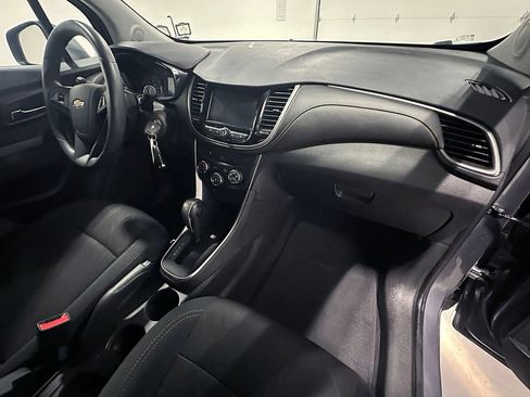 Used 2020 Chevrolet Trax LT FWD image 26
