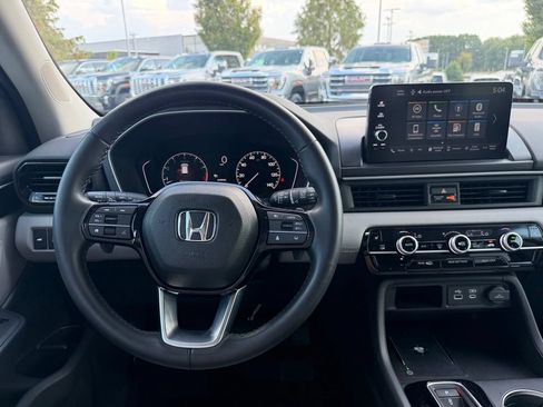 Used 2025 Honda Pilot EX-L image 27