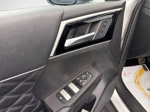 Used 2024 Mitsubishi Outlander SEL image 14