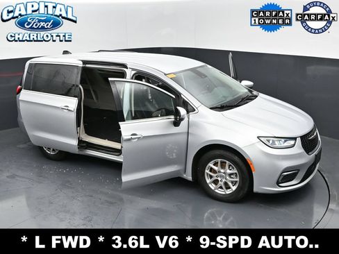 Used 2023 Chrysler Pacifica Touring-L FWD image 35