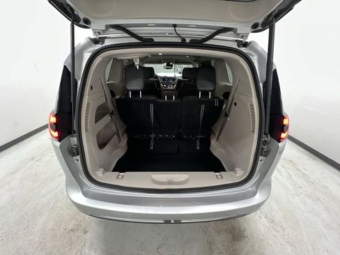 Used 2024 Chrysler Pacifica Touring-L image 24