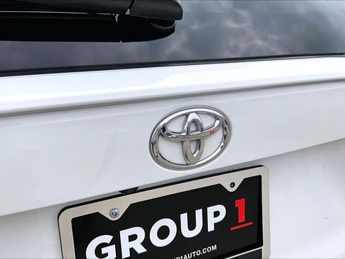 Used 2025 Toyota RAV4 XLE FWD image 31