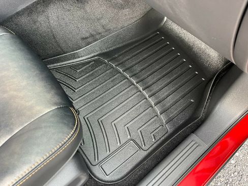 Used 2014 Dodge Challenger R/T RWD image 15