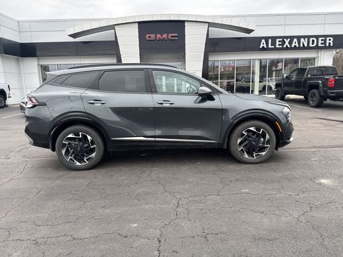 Used 2025 Kia Sportage SX image 2