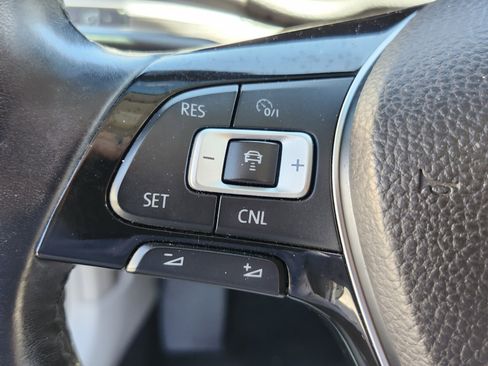 Used 2018 Volkswagen Passat 2.0T SE image 25