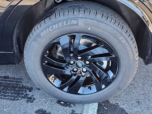 Certified 2025 Land Rover Discovery Sport S image 9