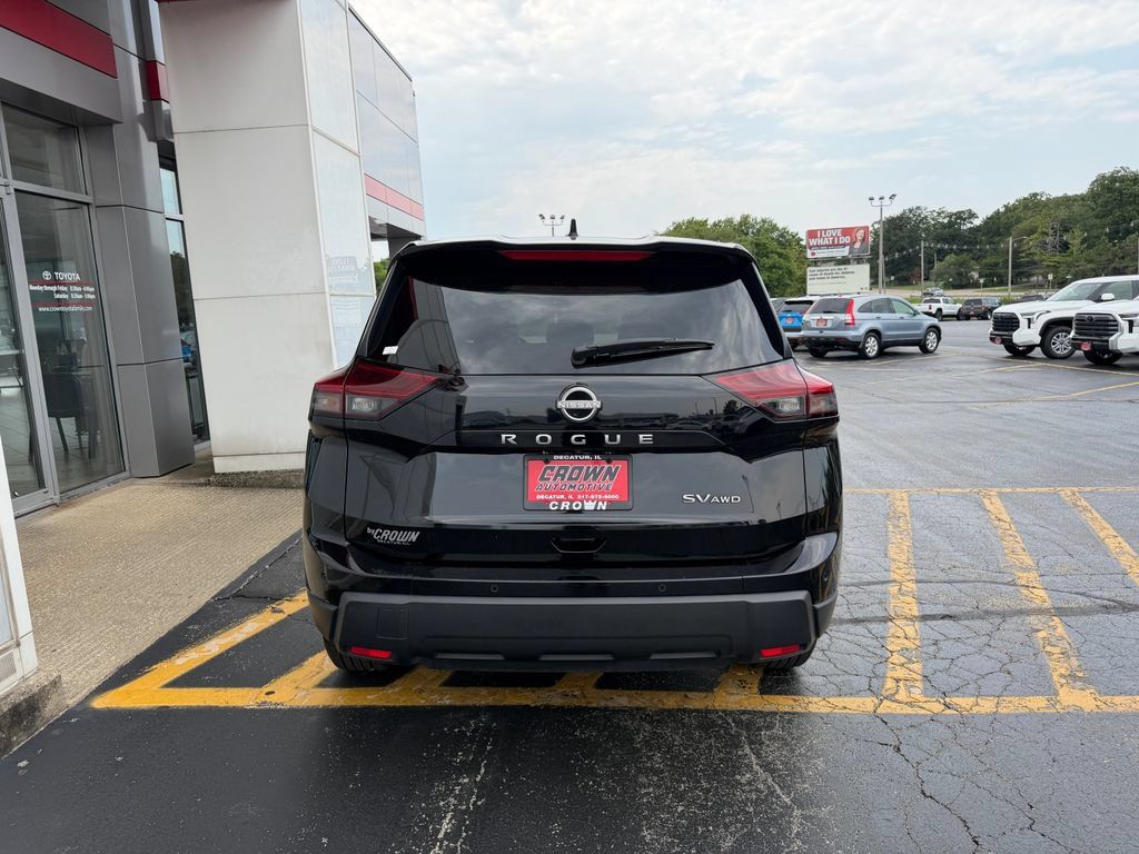 Used 2024 Nissan Rogue SV AWD/4WD image 6