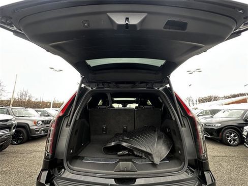 Used 2023 Cadillac Escalade Premium Luxury image 42