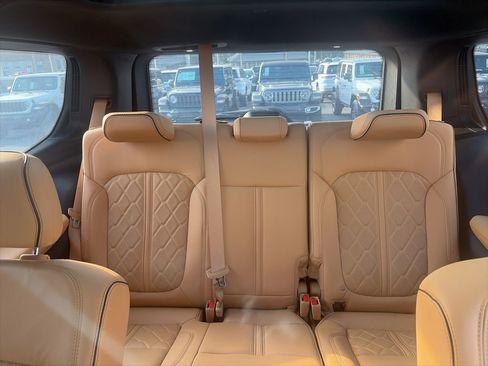 Used 2022 Jeep Grand Wagoneer Series III image 11