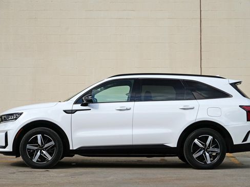 Used 2022 Kia Sorento S FWD image 8