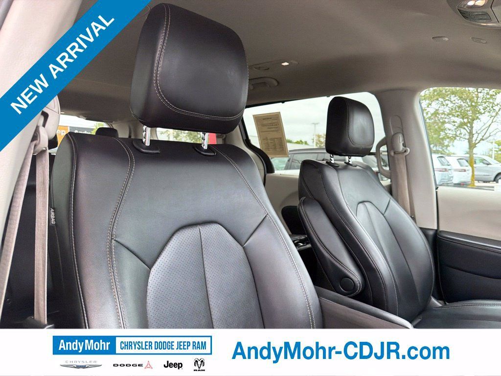 Used 2024 Chrysler Pacifica Touring-L FWD image 26