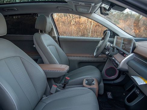 Used 2024 Hyundai Ioniq 5 Limited image 28