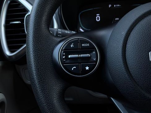 Used 2025 Kia Soul LX w/ LX Technology Package FWD image 29