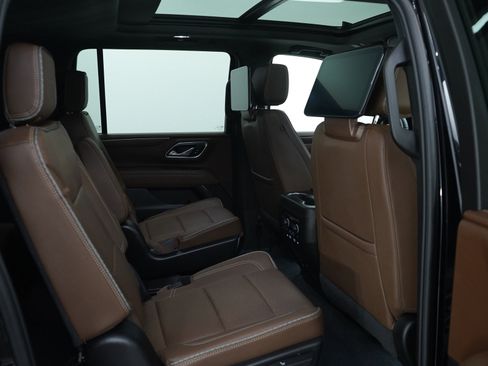 Used 2024 Chevrolet Suburban High Country w/ Premium Package image 11