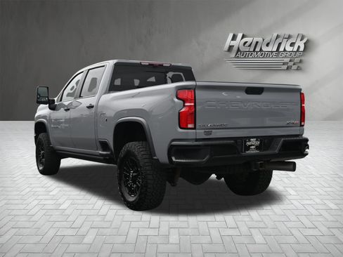 Used 2025 Chevrolet Silverado 2500 ZR2 w/ Technology Package AWD/4WD image 8