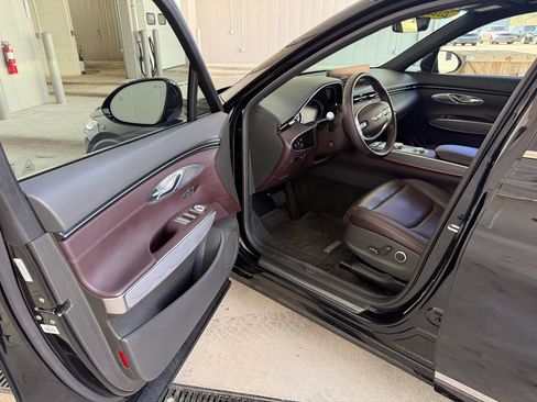 Used 2022 Genesis GV70 2.5T w/ Advanced Package image 23