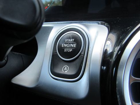 Used 2022 Mercedes-Benz GLB 250 w/ Premium Package Lite image 43