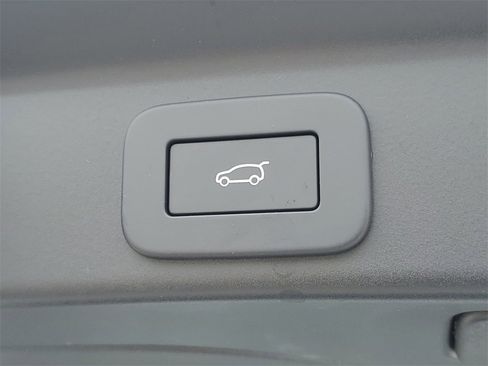 New 2026 Jaguar F-PACE R-Dynamic S image 8