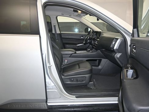 Certified 2025 Nissan Pathfinder SL FWD image 28