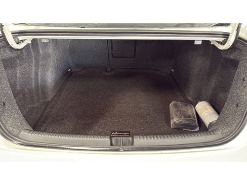 Used 2017 Volkswagen Jetta SE image 40