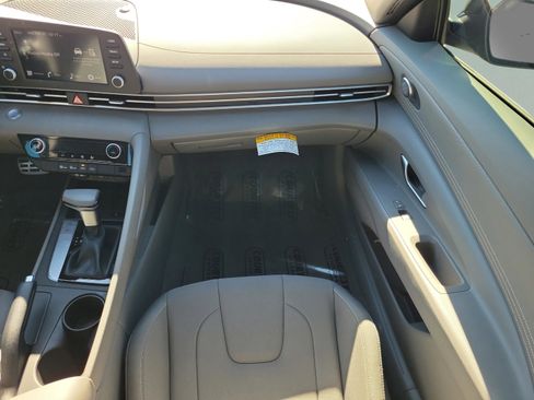 Used 2025 Hyundai Elantra Sport image 15