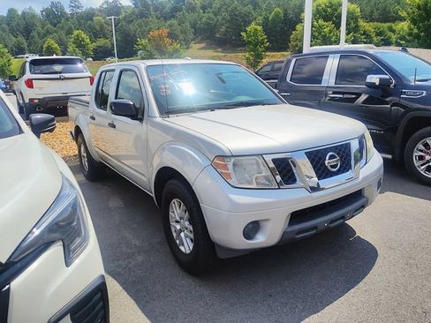 Used 2016 Nissan Frontier SV RWD image 3