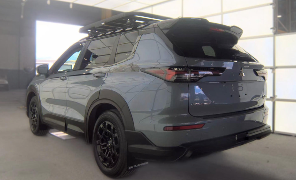Used 2026 Mitsubishi Outlander AWD image 2