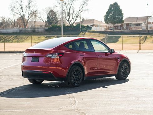 Used 2023 Tesla Model Y Long Range image 5