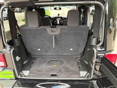 Used 2018 Jeep Wrangler Sahara w/ Connectivity Group AWD/4WD image 25