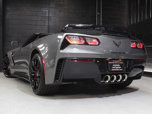 Used 2015 Chevrolet Corvette Z06 w/ Z07 Performance Package RWD image 12