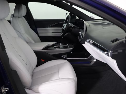 Used 2024 Cadillac Lyriq Sport RWD image 18