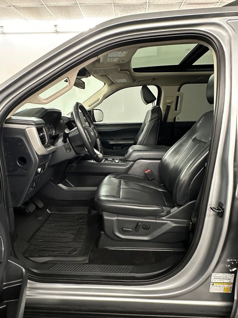 Used 2022 Ford Expedition XLT AWD/4WD image 11