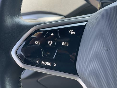 Certified 2022 Volkswagen ID.4 Pro RWD image 9