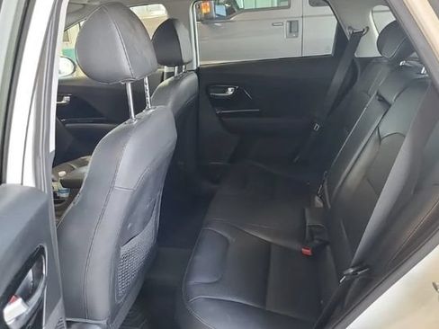 Used 2019 Kia Niro Touring FWD image 8