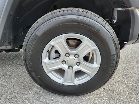 Used 2018 Jeep Wrangler Unlimited Sport S image 7