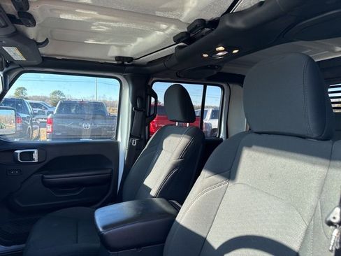 Used 2020 Jeep Gladiator Sport w/ Quick Order Package 24S image 16