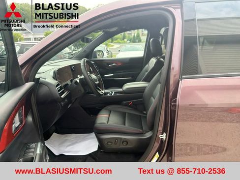 Used 2025 Chevrolet Traverse RS w/ LPO, Floor Liner Package AWD/4WD image 34
