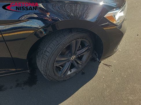 Used 2024 Volkswagen Jetta SE image 19