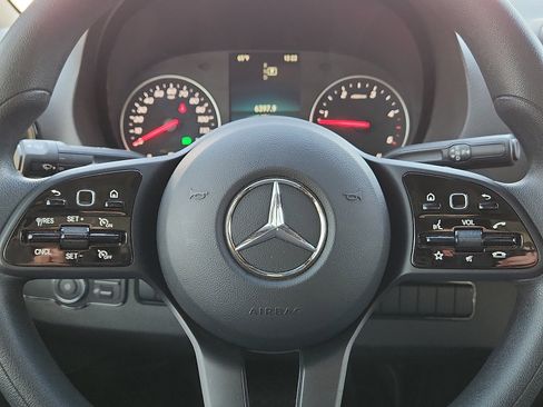 Used 2022 Mercedes-Benz Sprinter 2500 image 24
