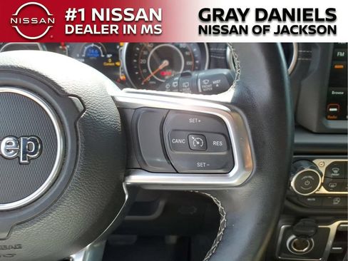 Used 2019 Jeep Wrangler Unlimited Sahara AWD/4WD image 15