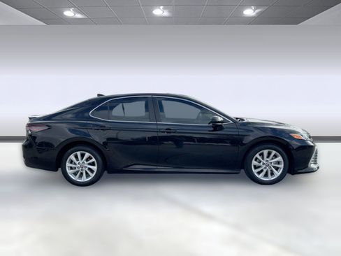 Used 2023 Toyota Camry LE image 7