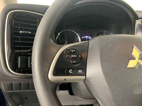 Used 2018 Mitsubishi Outlander ES image 19