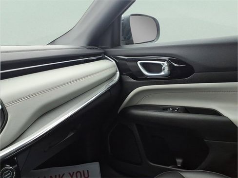 Certified 2024 Jeep Compass Limited image 22