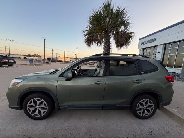 Used 2019 Subaru Forester Premium AWD/4WD image 5