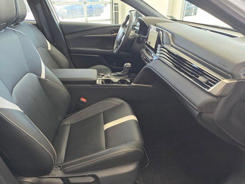 Used 2025 Toyota Camry SE image 42