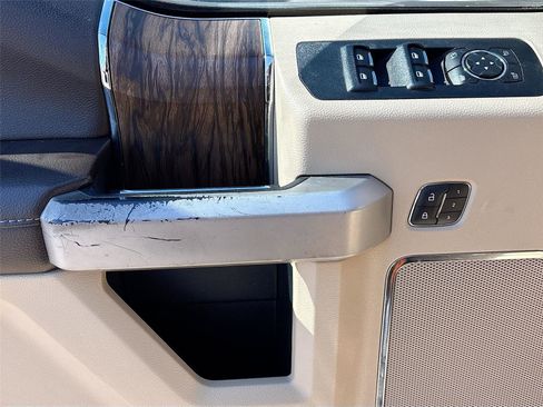 Used 2019 Ford F150 Lariat image 19