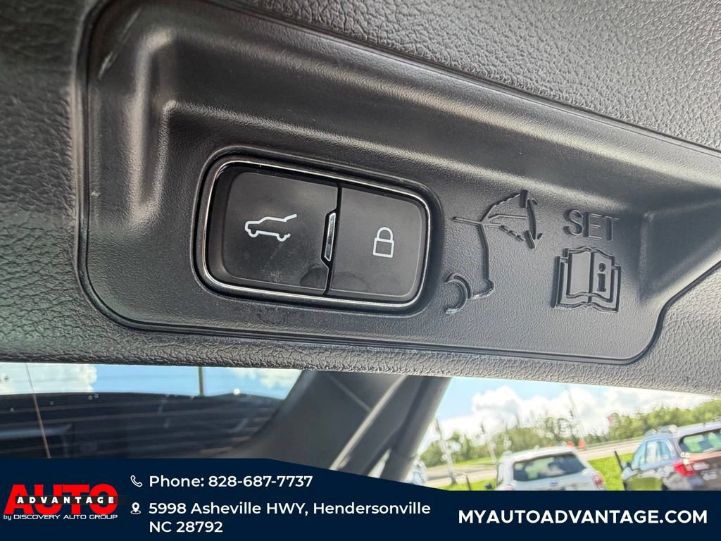 Used 2021 Ford Explorer Limited w/ Equipment Group 301A AWD/4WD image 29