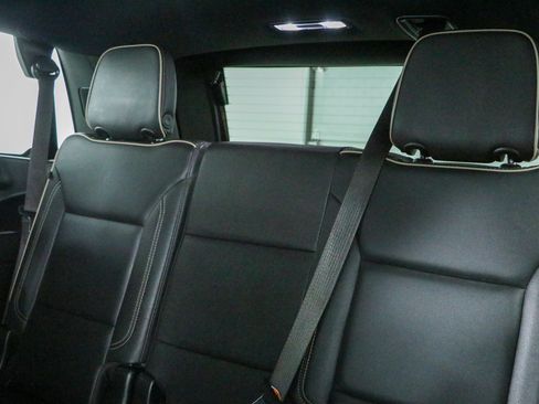 Used 2023 GMC Yukon SLT w/ SLT Premium Package AWD/4WD image 30